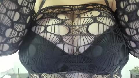 Snapshot of camihotboobs chatting on February 24, 10:25 pm camihotboobs online show from February 24, 10:25 pm