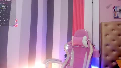 Snapshot of camii_raux chatting on November 9, 3:27 am CA M I online show from November 9, 3:27 am