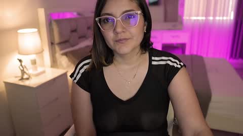 Snapshot of camila_buitrago chatting on December 25, 9:00 pm Camila buitrago online show from December 25, 9:00 pm