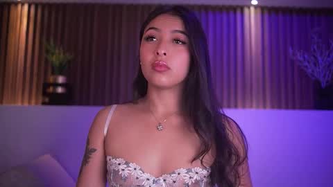 Snapshot of camila_dupont chatting on November 19, 4:01 am Camila online show from November 19, 4:01 am