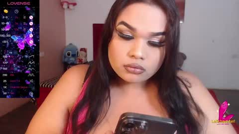 Snapshot of camila_fuenmayor chatting on February 4, 3:00 am online show from February 4, 3:00 am