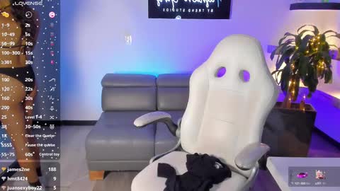 Snapshot of camila_harperr chatting on February 12, 4:54 am C A M I L A online show from February 12, 4:54 am