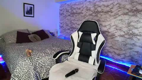 Snapshot of camila_iroose chatting on February 28, 9:05 pm Camila Roose online show from February 28, 9:05 pm