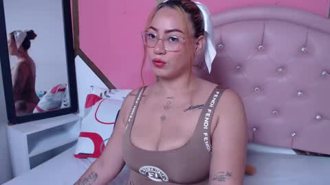 Snapshot of camila_sweet_3 chatting on February 25, 10:58 am Camila online show from February 25, 10:58 am