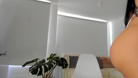 Snapshot of camilamanzurr chatting on January 25, 3:20 pm camila manzur online show from January 25, 3:20 pm