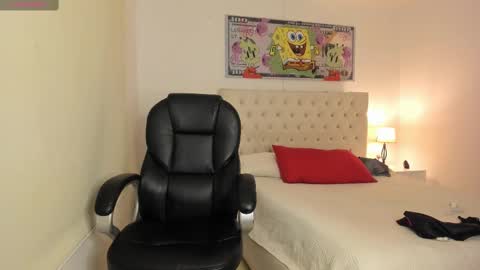 Snapshot of camileangel chatting on March 5, 1:21 am online show from March 5, 1:21 am