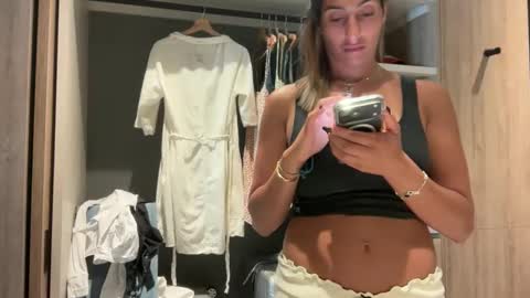 camiliakxoxo online show from March 29, 2:50 pm