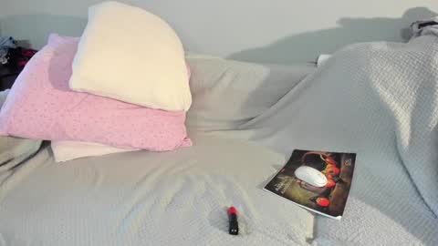 Snapshot of camillabenz chatting on October 31, 12:28 pm Camilla online show from October 31, 12:28 pm