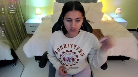 Snapshot of camille_olsen_ chatting on October 18, 11:44 am Camille online show from October 18, 11:44 am