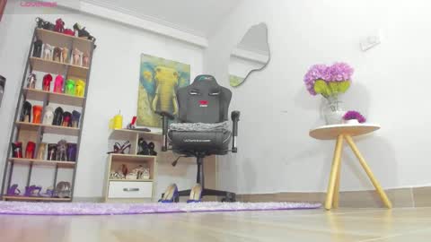 Snapshot of camillevega_01 chatting on December 17, 1:22 am camillevega_01 online show from December 17, 1:22 am