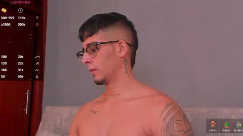 Snapshot of camilo_ospina_ chatting on December 27, 2:14 am INDEPENDENT MODEL online show from December 27, 2:14 am