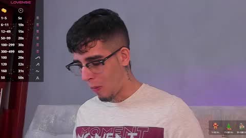 Snapshot of camilo_ospina_ chatting on December 30, 11:06 pm INDEPENDENT MODEL online show from December 30, 11:06 pm