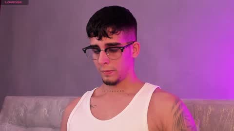 Snapshot of camilo_ospina_ chatting on January 8, 4:55 am INDEPENDENT MODEL online show from January 8, 4:55 am