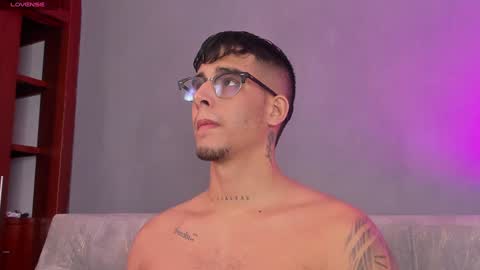 Snapshot of camilo_ospina_ chatting on January 13, 11:19 am INDEPENDENT MODEL online show from January 13, 11:19 am