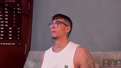 Snapshot of camilo_ospina_ chatting on January 15, 9:45 am INDEPENDENT MODEL online show from January 15, 9:45 am