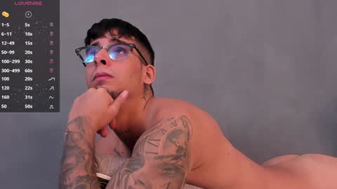 Snapshot of camilo_ospina_ chatting on January 16, 10:10 am INDEPENDENT MODEL online show from January 16, 10:10 am