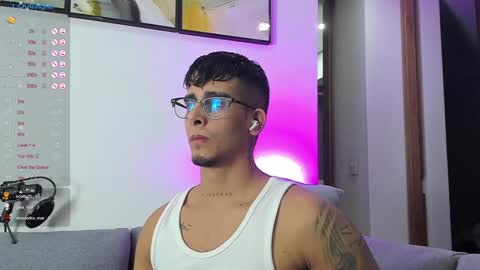 Snapshot of camilo_ospina_ chatting on January 24, 7:51 am INDEPENDENT MODEL online show from January 24, 7:51 am