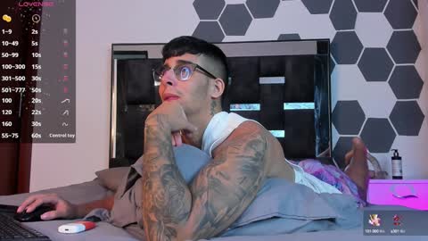 Snapshot of camilo_ospina_ chatting on February 6, 2:44 am INDEPENDENT MODEL online show from February 6, 2:44 am