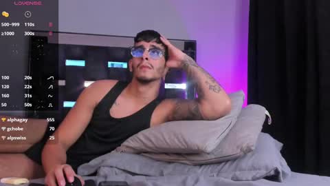 Snapshot of camilo_ospina_ chatting on February 26, 9:42 am INDEPENDENT MODEL online show from February 26, 9:42 am