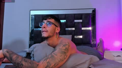 Snapshot of camilo_ospina_ chatting on March 5, 9:59 pm INDEPENDENT MODEL online show from March 5, 9:59 pm