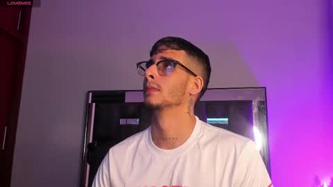 Snapshot of camilo_ospina_ chatting on March 7, 5:08 am INDEPENDENT MODEL online show from March 7, 5:08 am