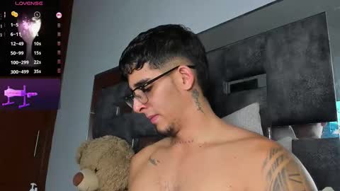 Snapshot of camilo_ospina_ chatting on October 31, 6:03 am INDEPENDENT MODEL online show from October 31, 6:03 am