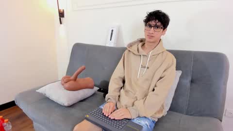 Snapshot of camilo_stark chatting on December 16, 2:49 am Camilo online show from December 16, 2:49 am