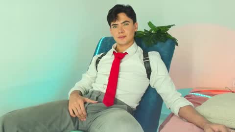 Snapshot of camilo_xcam chatting on December 4, 7:33 pm CAMILO online show from December 4, 7:33 pm