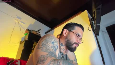 Snapshot of camilomayer chatting on October 5, 2:04 pm Camilo online show from October 5, 2:04 pm