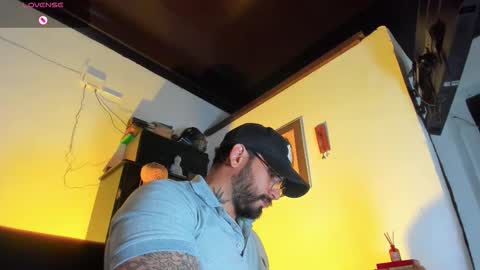 Snapshot of camilomayer chatting on November 18, 1:59 pm Camilo online show from November 18, 1:59 pm