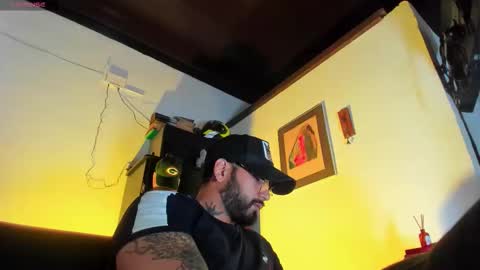 Snapshot of camilomayer chatting on December 2, 3:18 pm Camilo online show from December 2, 3:18 pm