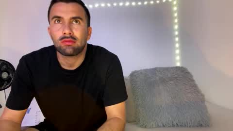 camilor_30 online show from February 4, 10:32 am