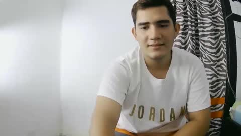 Snapshot of camilowhite_ chatting on September 30, 7:08 pm Camilowhite online show from September 30, 7:08 pm