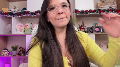 Snapshot of cammiefoalss chatting on December 16, 1:32 pm Lets reach 200 thumbs up online show from December 16, 1:32 pm