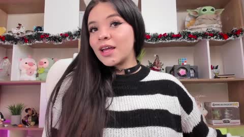 Snapshot of cammiefoalss chatting on December 17, 12:43 pm Lets reach 200 thumbs up online show from December 17, 12:43 pm