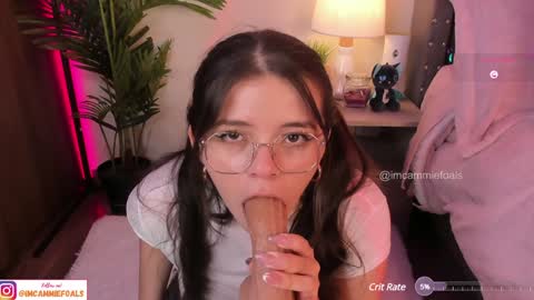 Snapshot of cammiefoalss chatting on February 4, 5:01 pm Lets reach 200 thumbs up online show from February 4, 5:01 pm