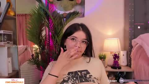 Snapshot of cammiefoalss chatting on March 11, 12:00 am Lets reach 200 thumbs up online show from March 11, 12:00 am