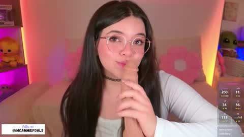 Snapshot of cammiefoalss chatting on November 9, 7:34 pm Lets reach 200 thumbs up online show from November 9, 7:34 pm