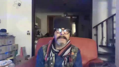 Snapshot of camomilla72 chatting on September 29, 9:47 am Cristian online show from September 29, 9:47 am