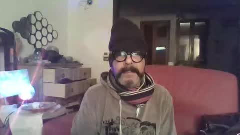 Snapshot of camomilla72 chatting on October 18, 11:00 am Cristian online show from October 18, 11:00 am