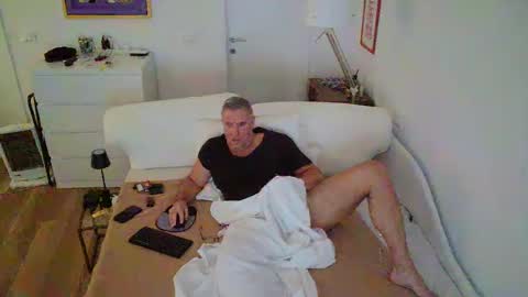 Snapshot of camunication chatting on February 10, 10:09 am camunication online show from February 10, 10:09 am