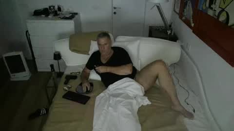 Snapshot of camunication chatting on February 14, 9:21 pm camunication online show from February 14, 9:21 pm