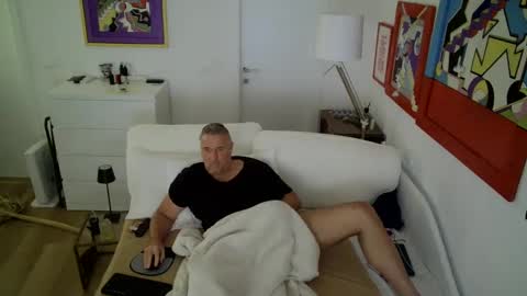 Snapshot of camunication chatting on February 17, 9:24 am camunication online show from February 17, 9:24 am