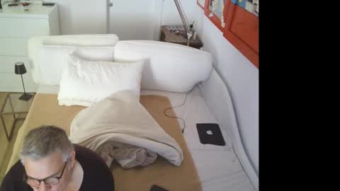 Snapshot of camunication chatting on February 18, 1:11 pm camunication online show from February 18, 1:11 pm