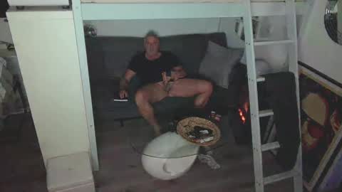 Snapshot of camunication chatting on March 4, 9:22 pm camunication online show from March 4, 9:22 pm