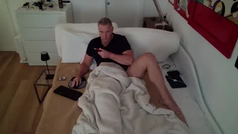 Snapshot of camunication chatting on March 9, 9:13 am camunication online show from March 9, 9:13 am