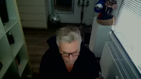 Snapshot of camunication chatting on October 1, 8:09 am camunication online show from October 1, 8:09 am