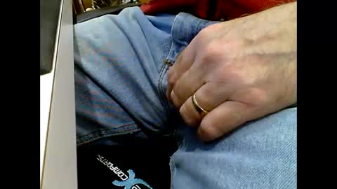 Snapshot of can1cum4u chatting on January 2, 2:24 pm can1cum4u online show from January 2, 2:24 pm