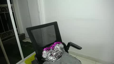 Snapshot of candacesxhot chatting on February 2, 3:54 am cumorsmooke online show from February 2, 3:54 am