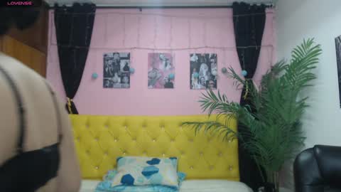 Snapshot of candiapole chatting on December 17, 4:21 pm Candy online show from December 17, 4:21 pm